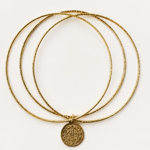 3 Pulseras doradas con Medalla de San Benito